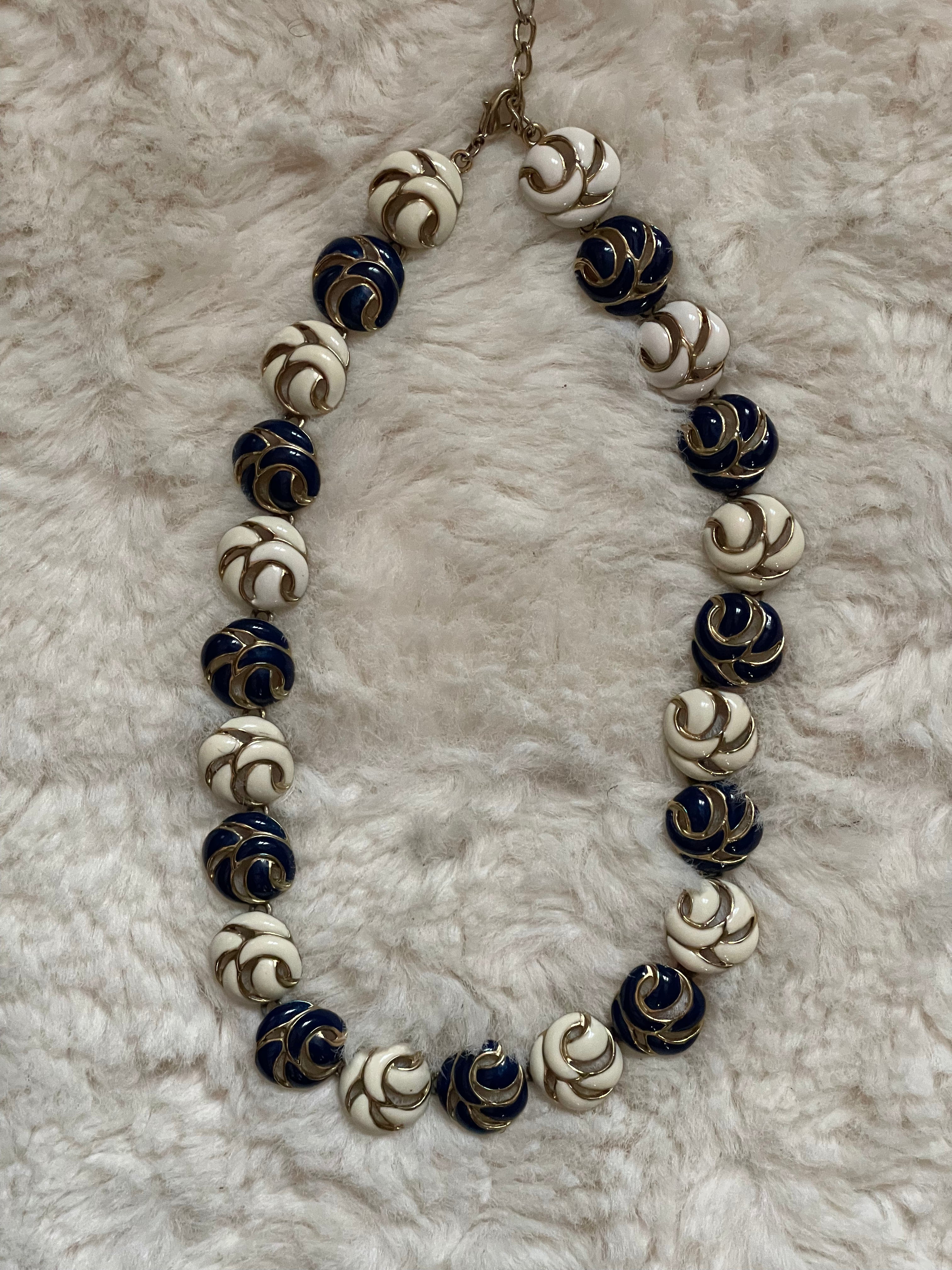 Collier design bleu et blanc