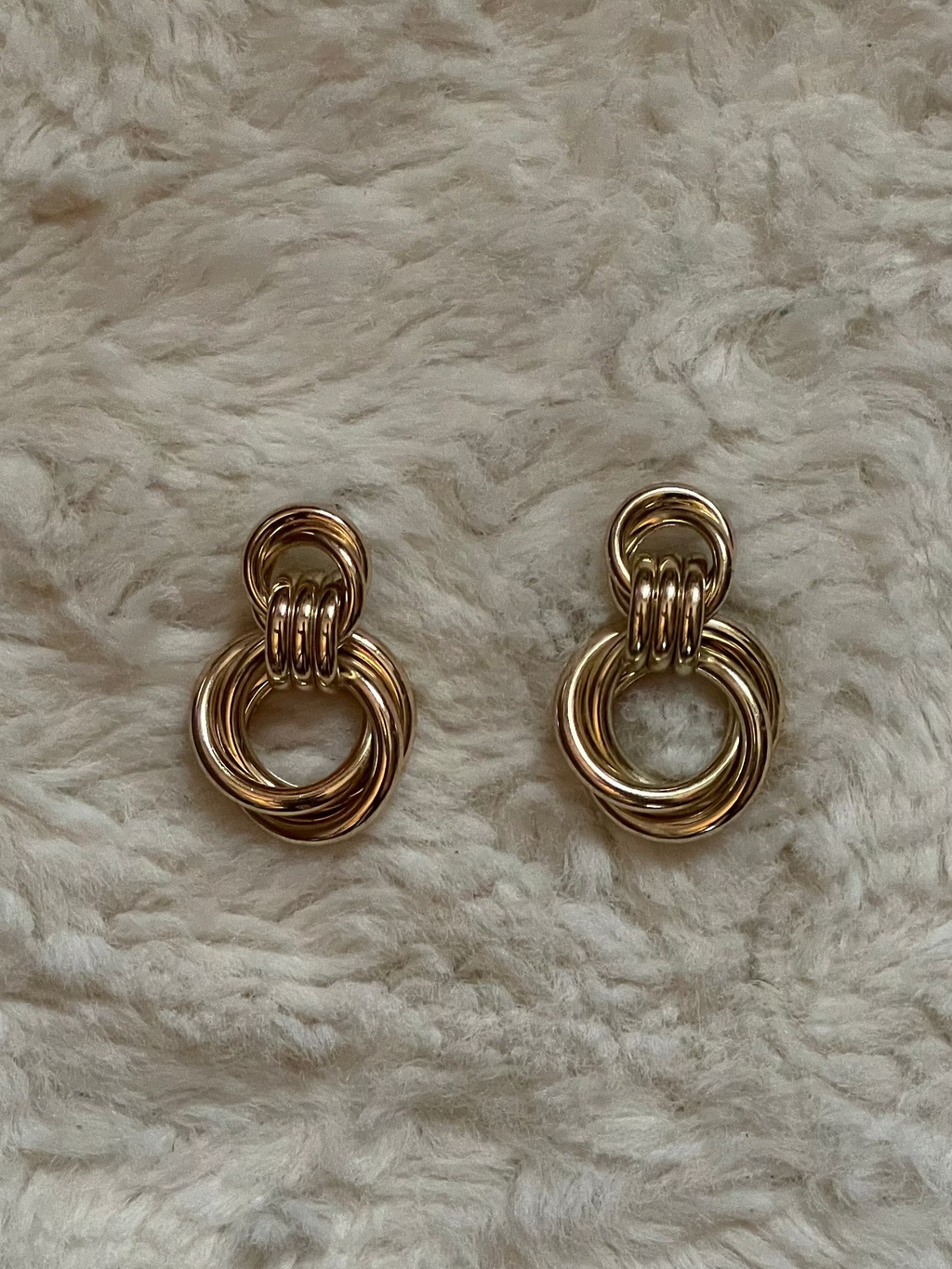 Boucle d'oreille double anneaux enlacés